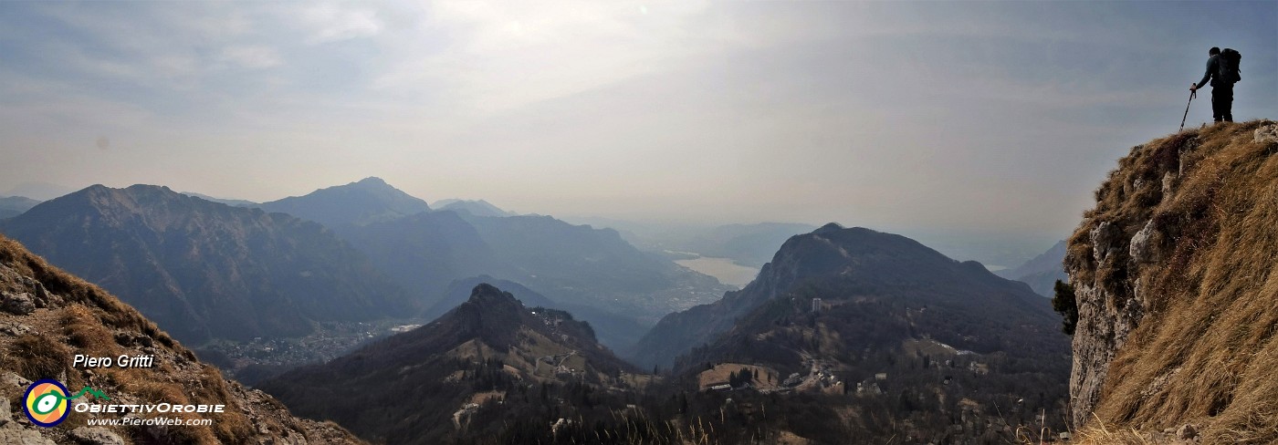 14 Su cocuzzolo ammirando il panorama.jpg